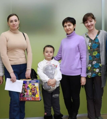 В Одессе собрали деньги на протез для девочки, которая осталась без ноги из-за обстрела РФ