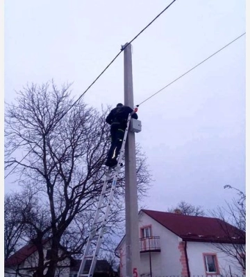 У селі біля Львова монтують камери відеоспостереження