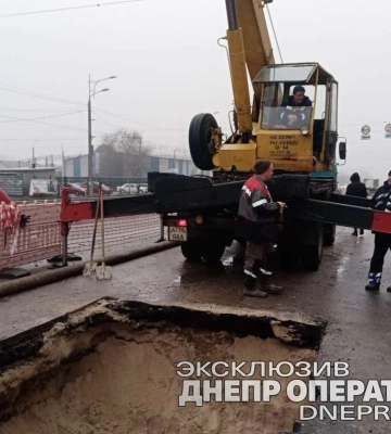 У Дніпрі на Слобожанському ремонтують каналізацію: відео