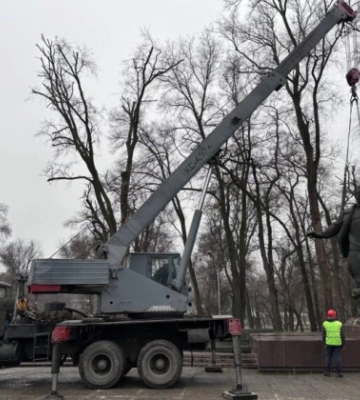У Дніпрі демонтували пам&#039;ятник Максиму Горькому