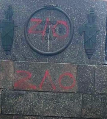 У Полтаві обмалювали пам’ятник Слави, Зигіну та Ватутіну