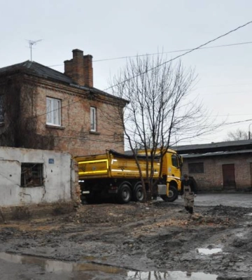 Демонтаж муралу у Старому місті Луцька: міськрада шукатиме  інвестора для двору Прайзлерів