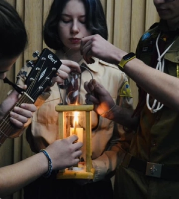 Волинським лісівникам передали Вифлеємський вогонь миру