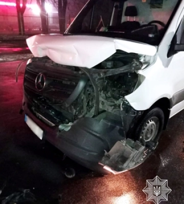 Водій не дотримав дистанції : у Луцьку – аварія за участі двох авто 