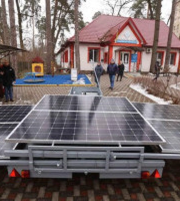 Дві амбулаторії Ірпінської громади отримали мобільні сонячні станції