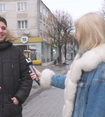 «Нехай окупанти вмруть, а Україна переможе!»: новорічні побажання від лучан (відео)