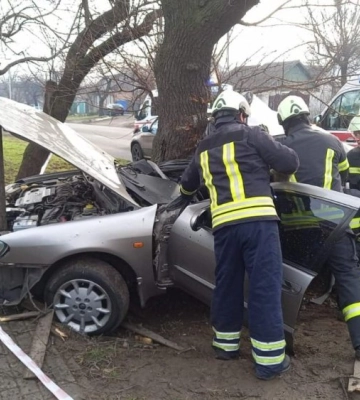 У Черкасах рятувальники деблокували з автомобіля тіло загиблого у ДТП пасажира