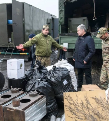 Артилеристам 45-ї бригади, які воюють під Бахмутом, передали дрони, комплекти зимової форми, пічки-буржуйки та водонагрівач. ФОТОрепортаж