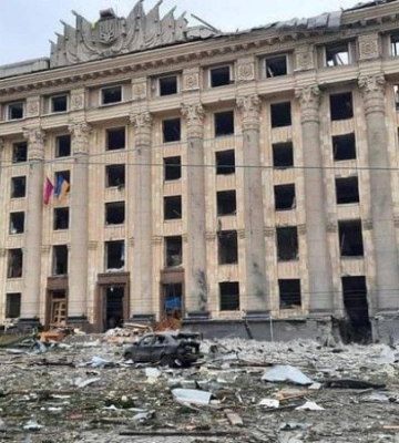 Зруйновану російськими ракетами будівлю Харківської ОДА законсервували