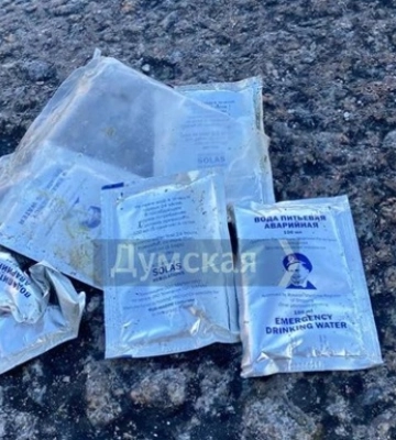 &quot;Вітання з дна&quot;: на пляж Одеси викинуло пакети з крейсера &quot;Москва&quot;