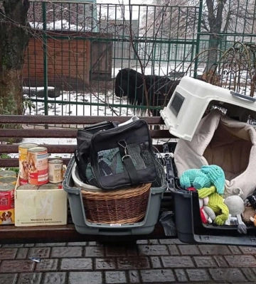 Підопічним Луцького зоопарку благодійники передали новорічні гостинці