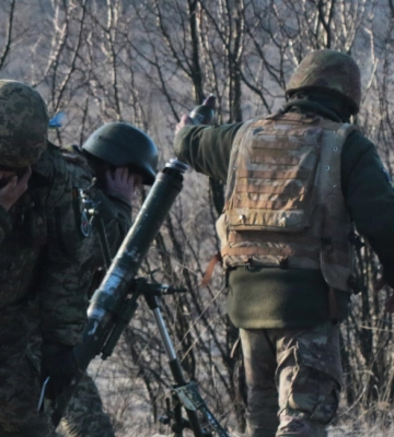 Волинські військові показали, як передають «гарячі вітання» ворогу. Фото