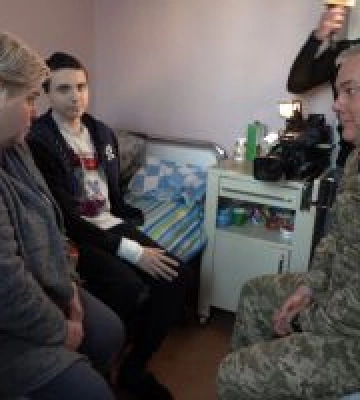 Іграшки й солодощі отримали маленькі пацієнти  лікарні «Охматдит» від генерала Сергія Наєва