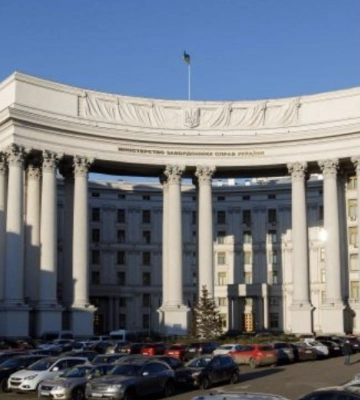 У МЗС України відповіли, чому послом в Болгарії призначили некадрового дипломата