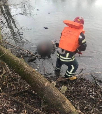 На Кіровоградщині рятувальники вилучили зі ставка тіло загиблого чоловіка