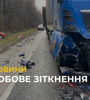 Смерть унаслідок лобового зіткнення: на Львівщині легковик не розминувся з фурою