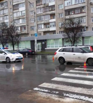 У Луцьку біля «Променя» легковик збив пенсіонерку на пішохідному переході 