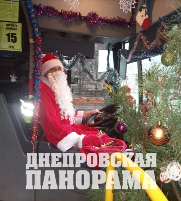 Все пассажиры в восторге. В Днепре в автобусе салона водитель устроил настоящий Новый год (Фото)