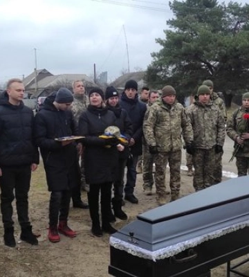 В Охтирці поховали воїна, який загинув в лютому