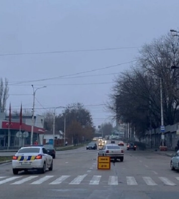 В Запорожье водитель сбил двоих пешеходов: женщина скончалась в больнице
