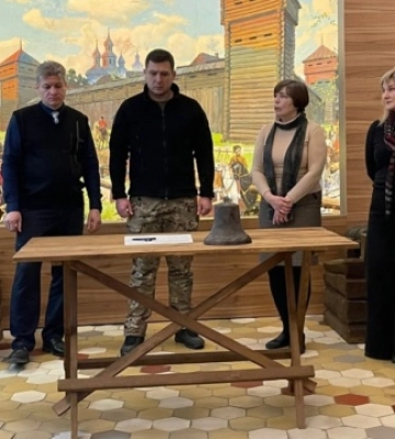 СБУ передала до Харківського музею дзвін з українського храму, який знищили рашисти під час захоплення Куп’янська