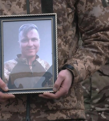 Загинув від кулі снайпера: у Рівному в останню путь провели Андрія Ярошика (ВІДЕО)