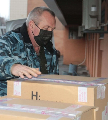 Допомагати тим, хто рятує нас: компанія «АТБ» передала одній з дніпровських лікарень важливе обладнання.