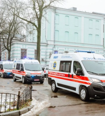 Епіцентр передав МОЗ чергову партію з десяти автомобілів швидкої допомоги