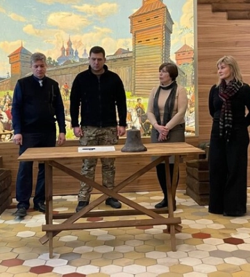 СБУ передала до Харківського музею дзвін зі знищеного росіянами храму