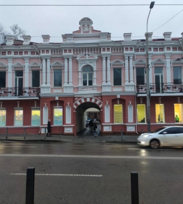 У середмісті Дніпра реставрували фасад старовинного будинку