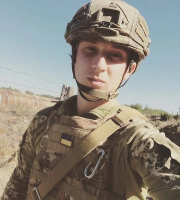 Рівне попрощається із 20-річним Богданом Дзедзелею, який загинув на Миколаївщині дев`ять місяців тому
