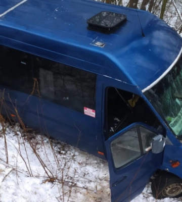 На Чернігівщині маршрутка з&#039;їхала в кювет - восьмеро травмованих