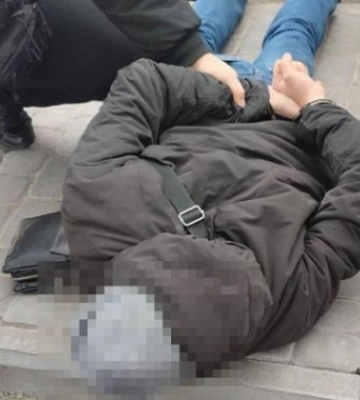 У Києві зловмисник відібрав гроші у жінки, яка продала квартиру
