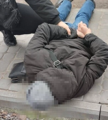 У Києві нападник обікрав жінку і підпалив їй волосся