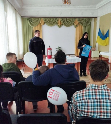 Київщина: до Міжнародного Дня людей з обмеженими фізичними можливостями, рятувальники провели заходи з особливими дітками