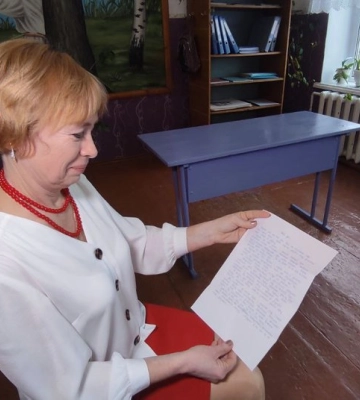 Вчительку з Волині, яка втретє стала переможницею радіодиктанту, привітали учні та колеги