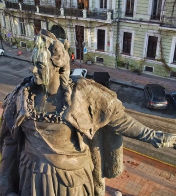 В Одесі розпочали зносити пам’ятник Єкатєріні II (ВІДЕО)