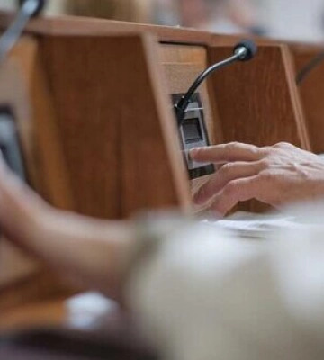 Депутати Чернівецької облради звернулись до керівництва держави щодо заборони УПЦ МП