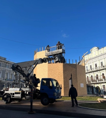 В Одесі почали демонтаж пам’ятника Катерині ІІ – ЗМІ