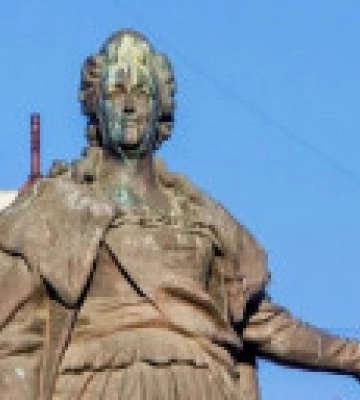 Довкола Катерини II в Одесі помітили спецтехніку: ймовірно, пам&#039;ятник демонтують