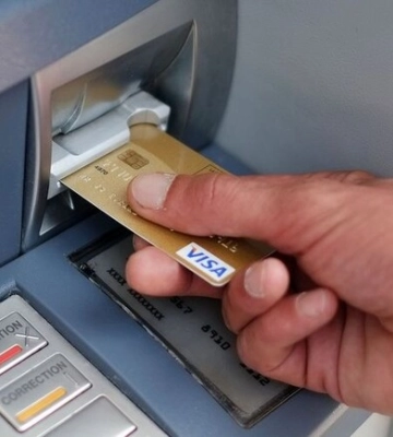 В Україні можуть ввести податок на зняття готівки: що це означає