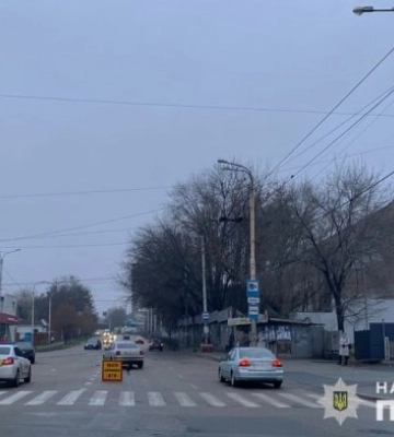 В Запоріжжі сталася аварія: машина збила двох пішоходів (ФОТО)