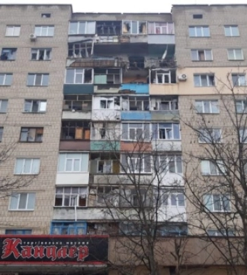 россияне обстреляли село на Харьковщине – попали в многоквартирный дом