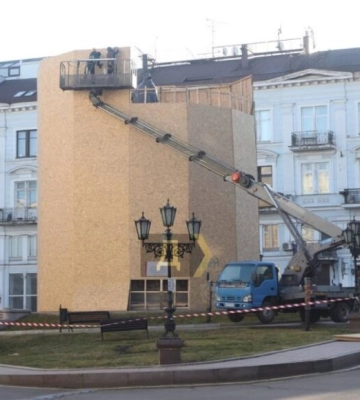 В Одесі розпочали демонтаж пам’ятника Катерині ІІ
