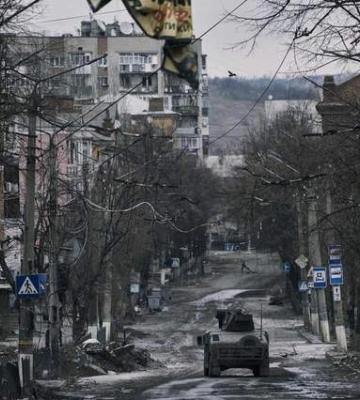 «Там немає місця, яке не полите кров’ю»: Зеленський показав світлини з Бахмута