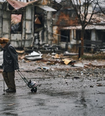 «Там нет места, которое не полито кровью»: Зеленский показал фотографии из Бахмута