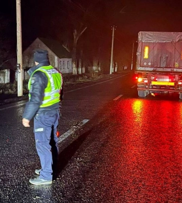 На трасі в Одеській області на смерть збили жінку