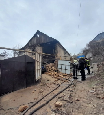 Били з РСЗВ, артилерії та мінометів: наслідки ворожих обстрілів Херсонщини (ФОТО)