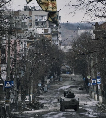 «Там нет места, которое не полито кровью»: Зеленский показал фотографии из Бахмута