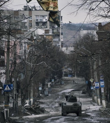«Там немає місця, яке не полите кров’ю»: Зеленський показав світлини з Бахмута